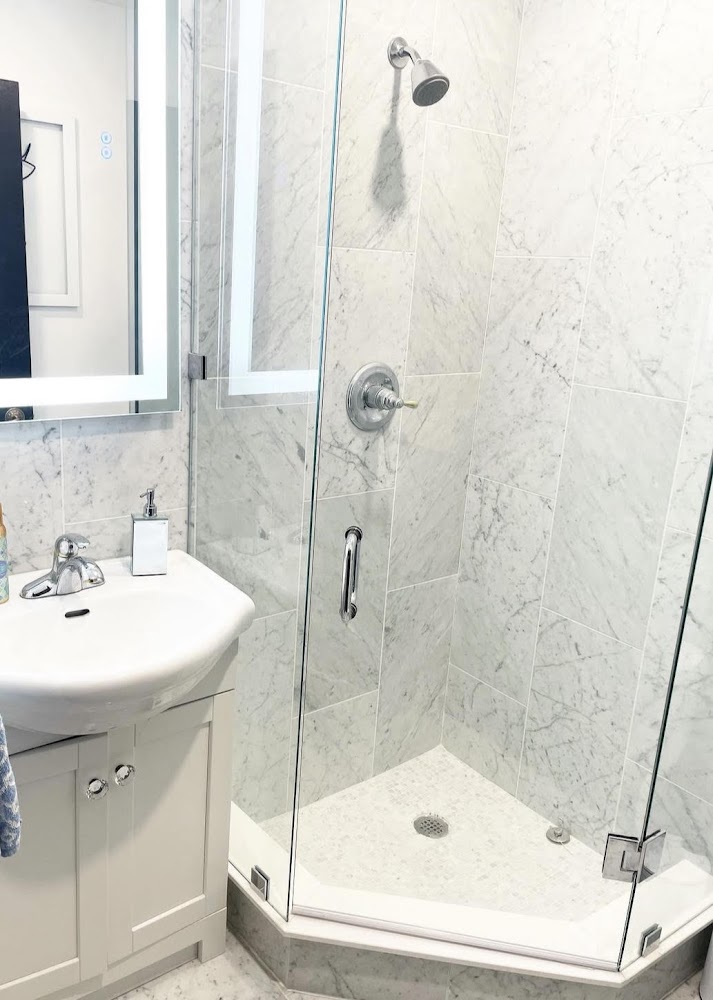 Royalty Contracting INC - Top Flooring Services: Ceramic, Hardwood, Vinyl, Laminate, and Carpet tiles.